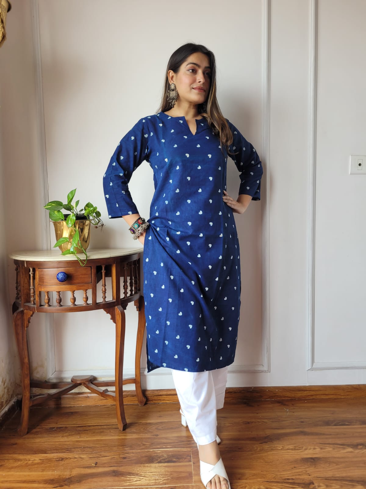 Aavriti Indigo Blue Minimalist Heart Buti V-Notch Round Neck Kurta Pant Set